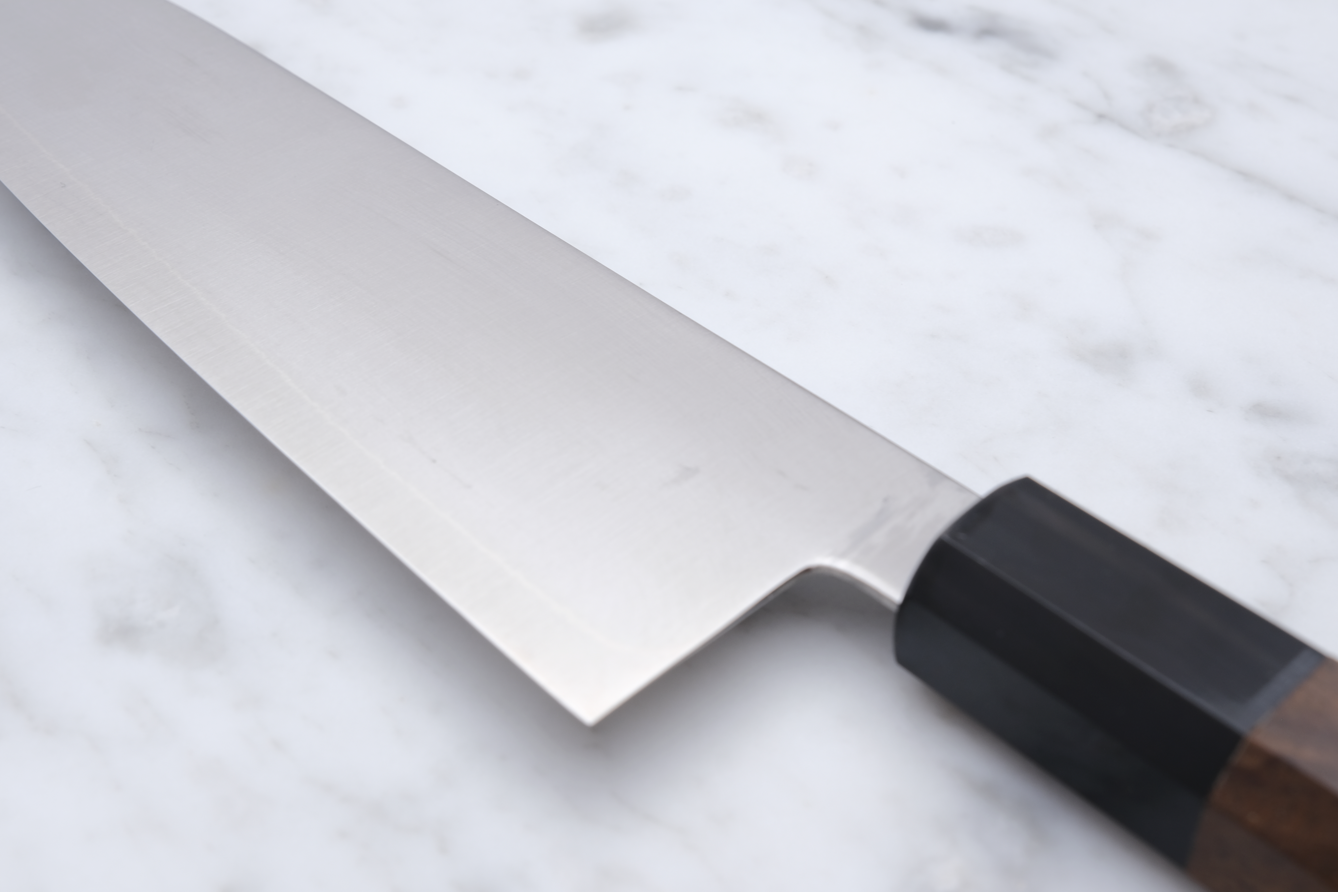 Hatsukokoro Hayabusa Ginsan 180mm Santoku
