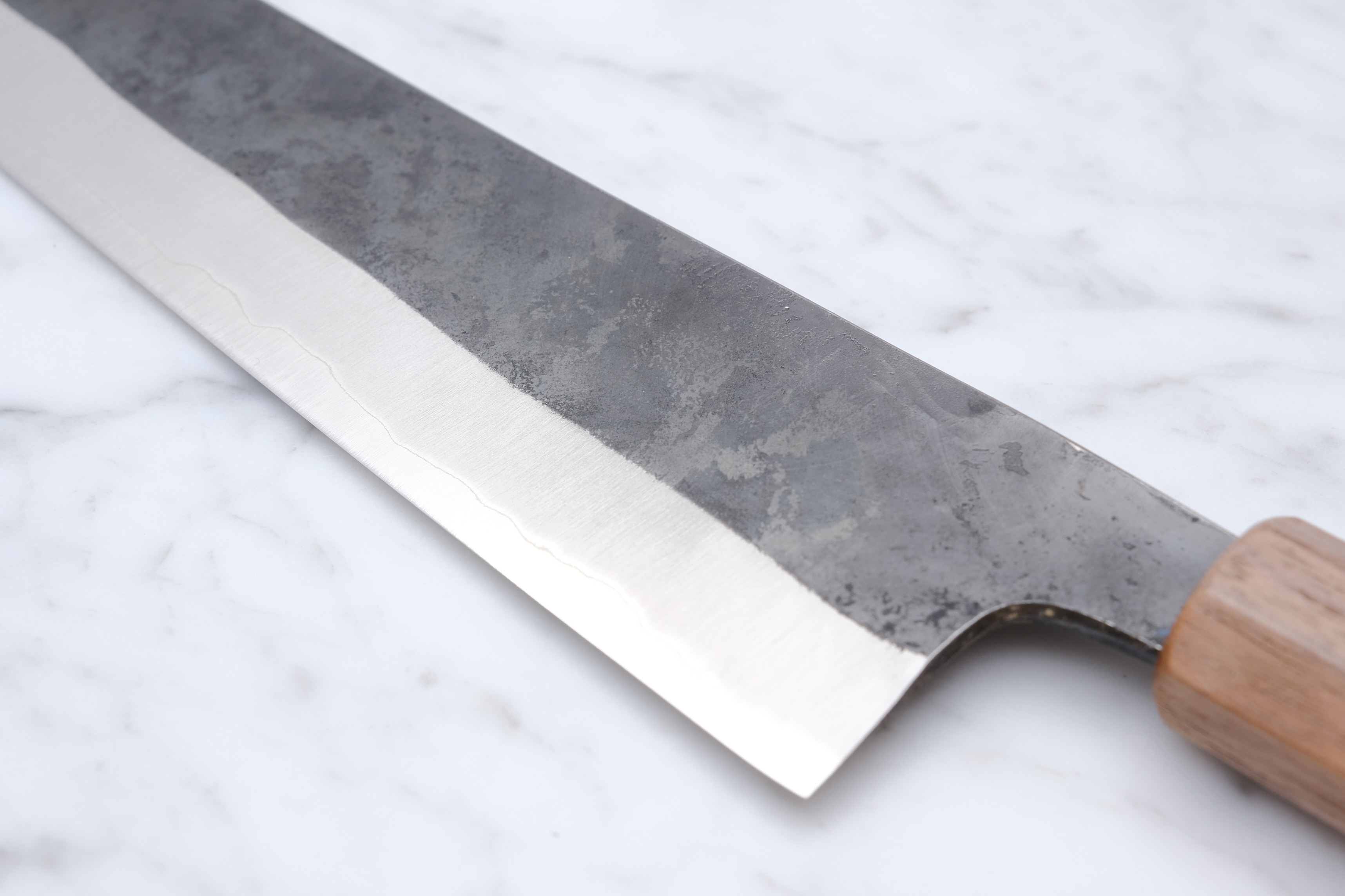 Foodgear Hamono 240 mm Gyuto – Blau 2 Edelstahl plattiert – Griff aus Walnussholz