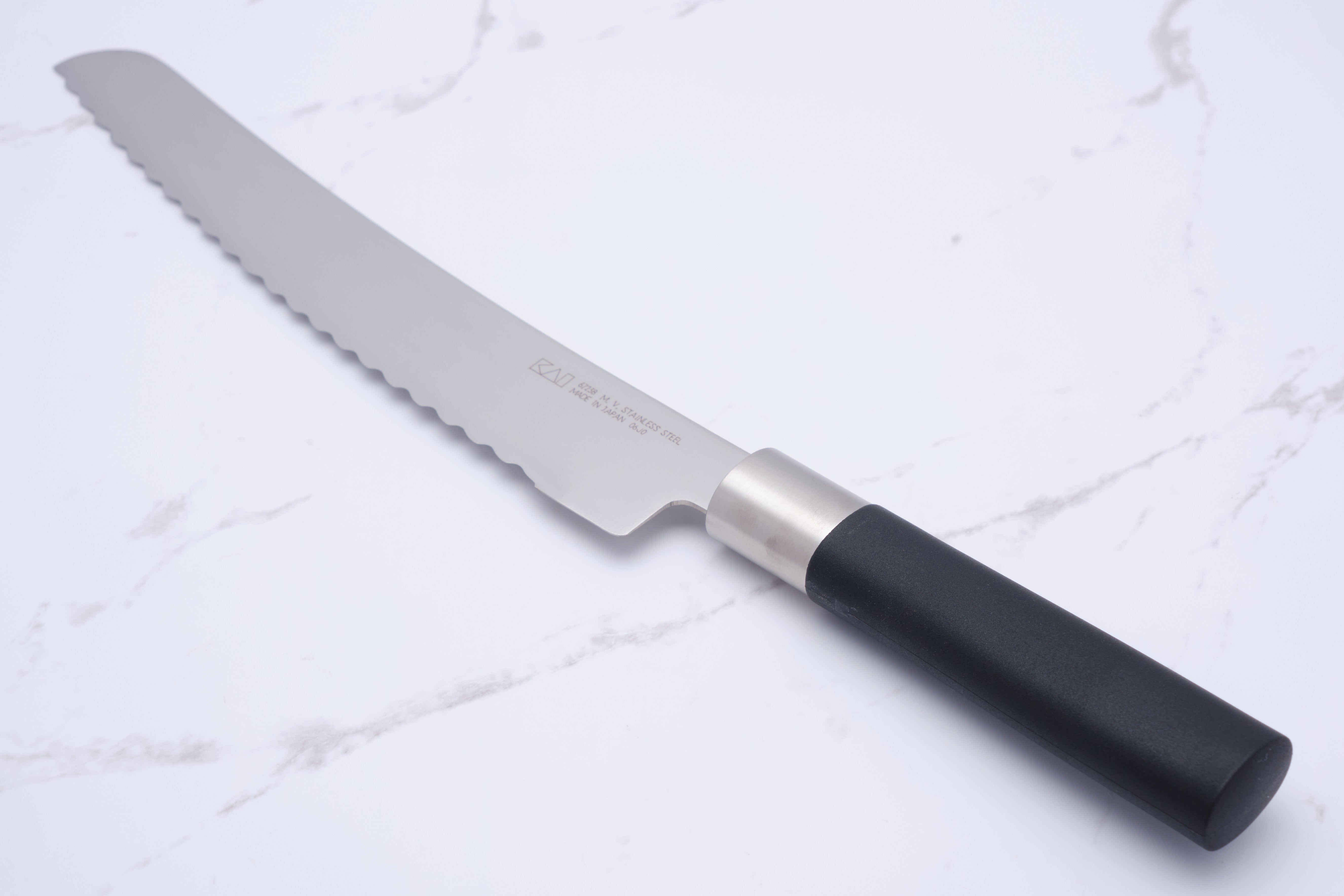 Wasabi Black 230 mm Brotmesser