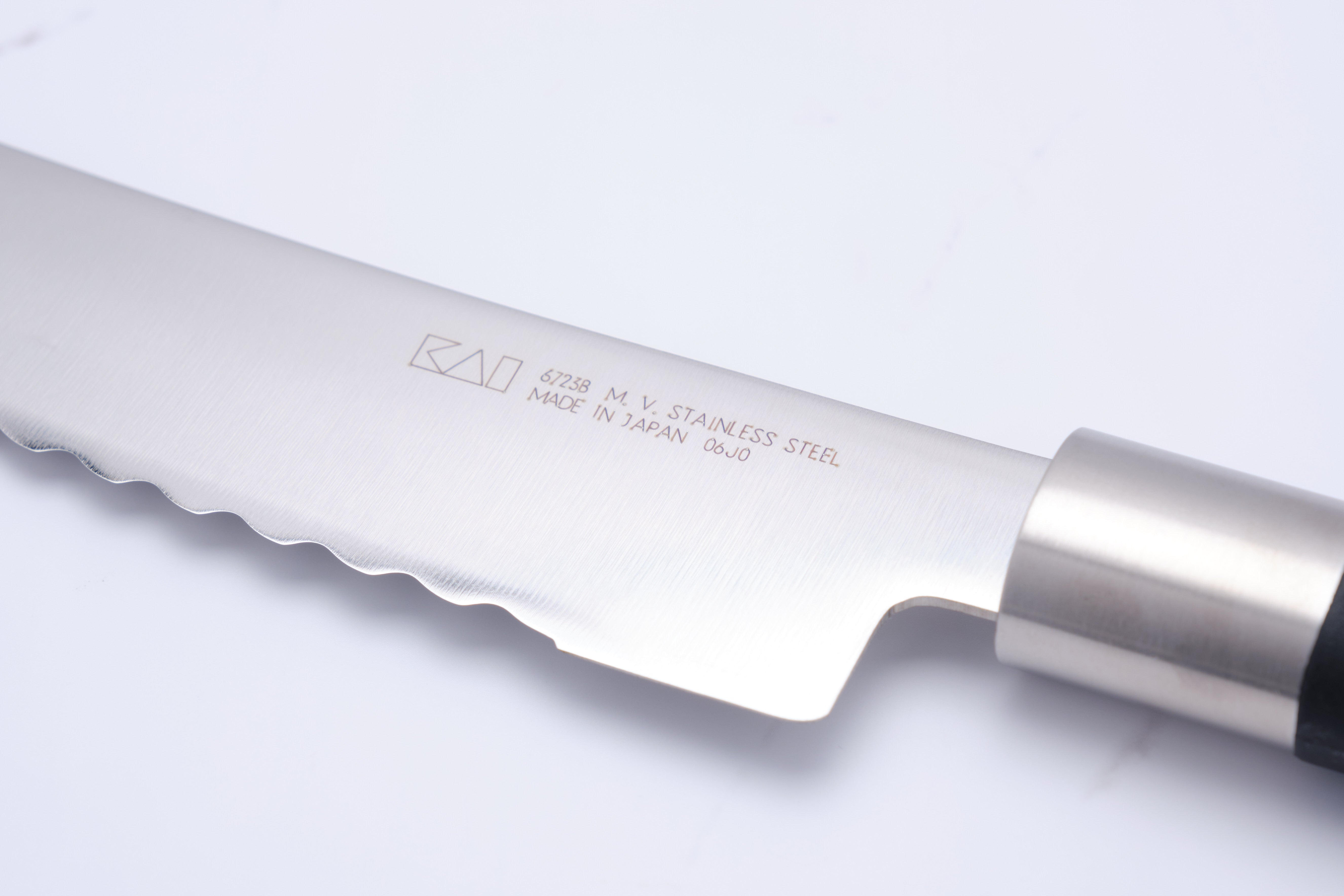 Wasabi Black 230 mm Brotmesser