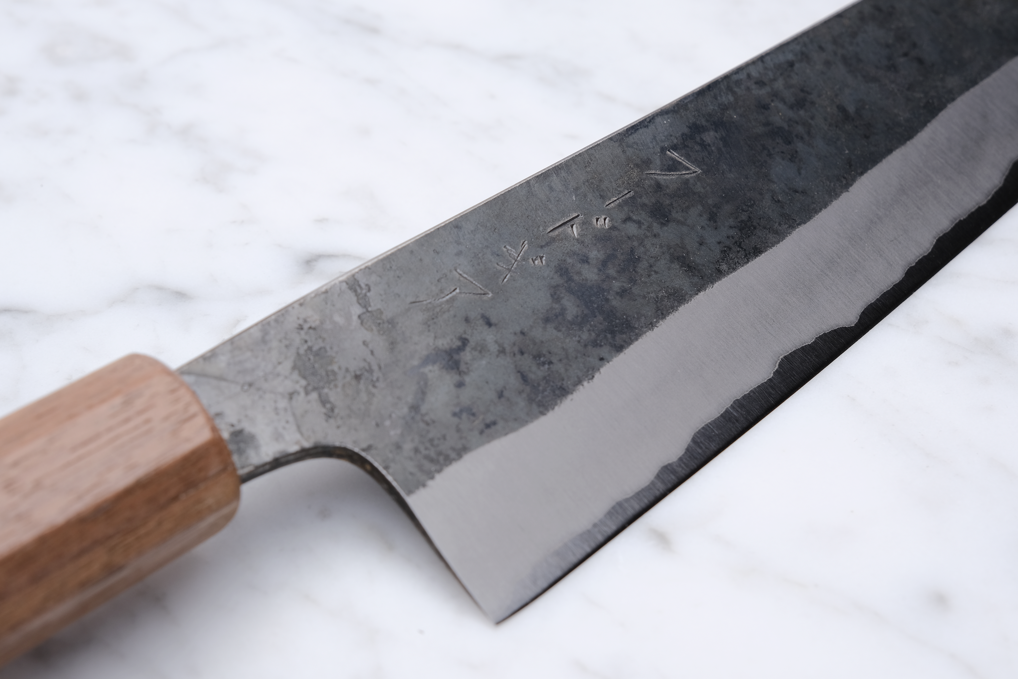 Foodgear Hamono 240 mm Gyuto – Blau 2 Edelstahl plattiert – Griff aus Walnussholz