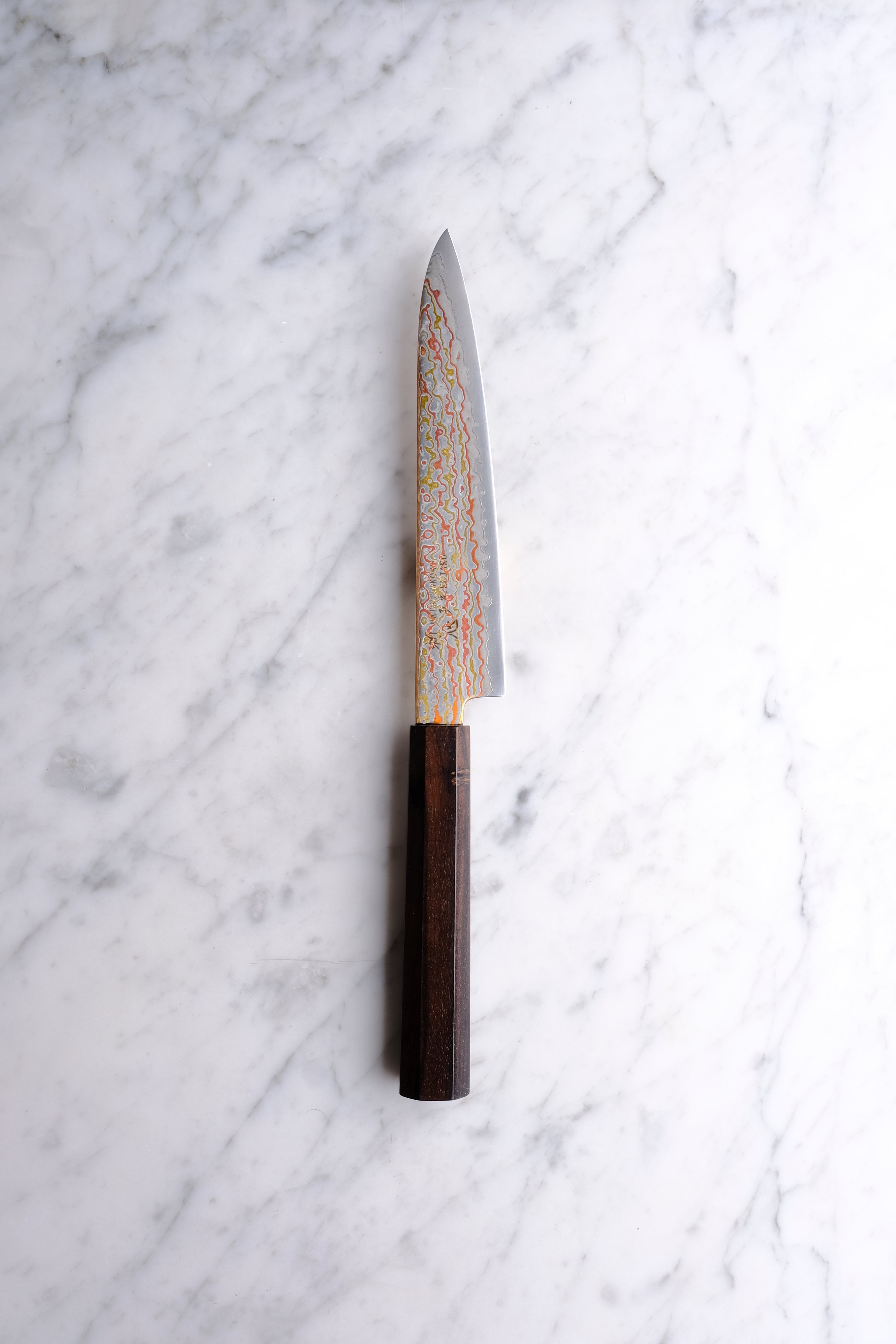 Hatsukokoro Kujaku V-Toku 2 Rainbow Damascus Ebony - 150 mm Petty